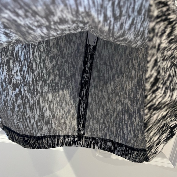 Valerie Bertinelli Black and White Skirt Size 10 - Picture 4 of 6